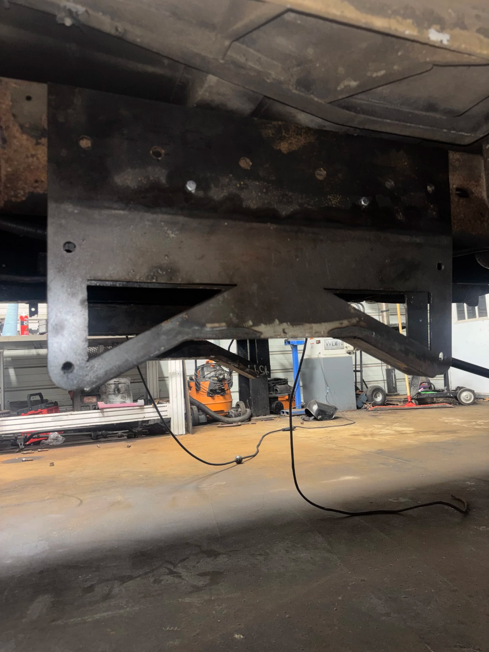 Fabricated custom suspension component for the Ford F450 rear-axle setup